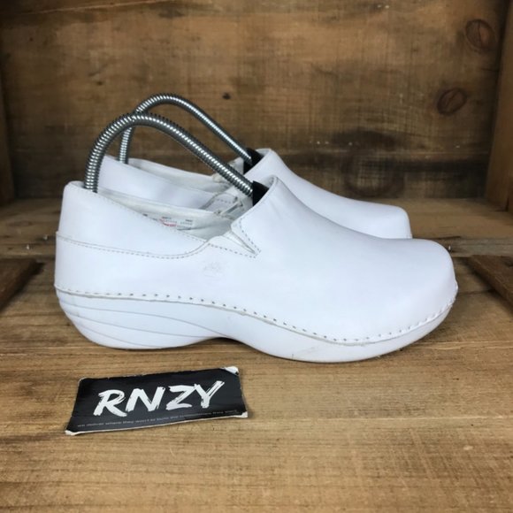 slip resistant shoes wide width